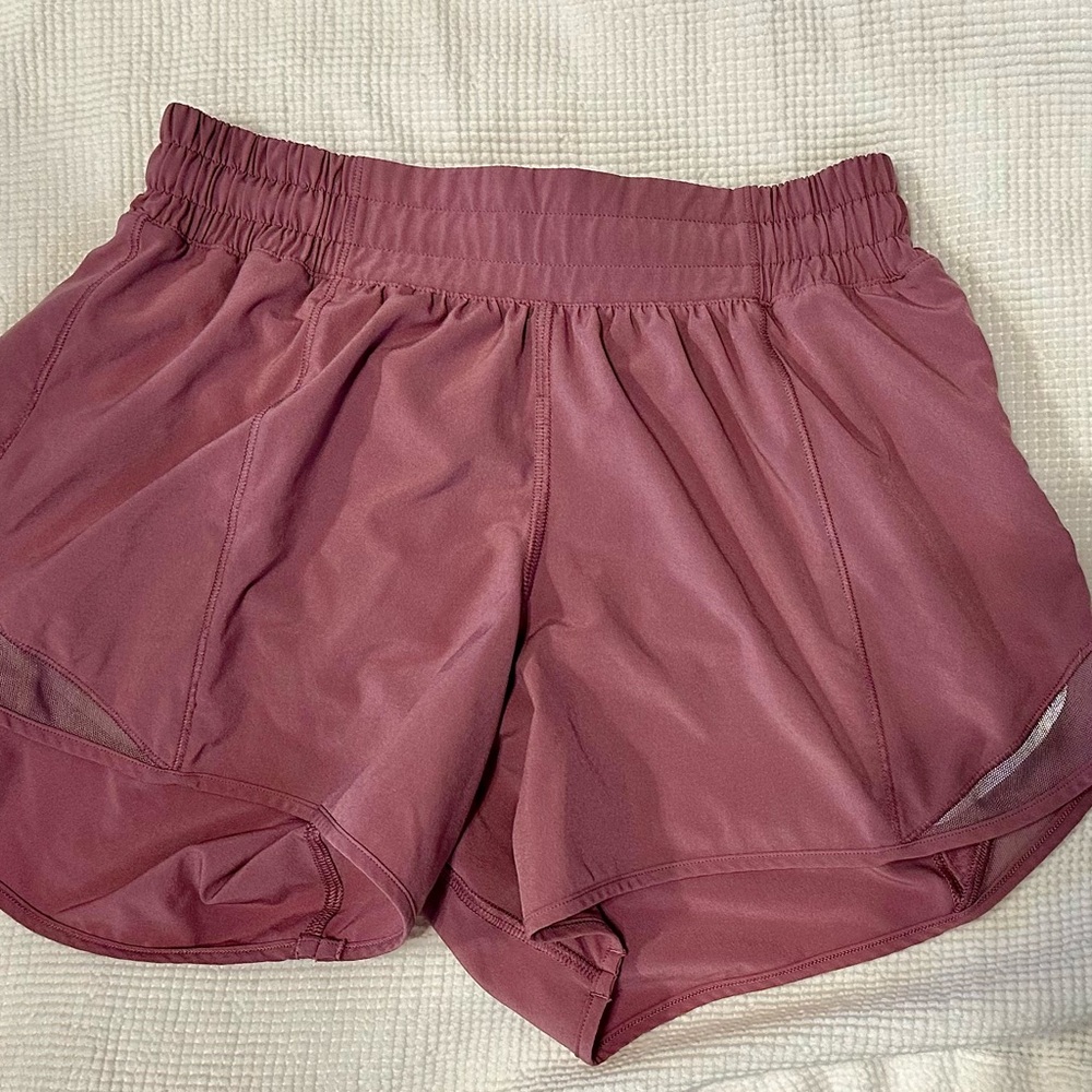 Lululemon Hotty Hot Low-Rise Lined 4” shirts Size 4